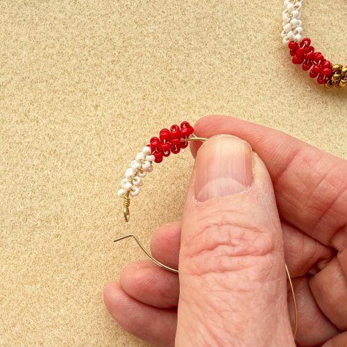 Margot Potter's Wrap It Up Earrings - , Contemporary Wire Jewelry, Wire Wrapping, Wrapping, Wire Wrapping Jewelry, Beads, You should end up with about four to five wraps